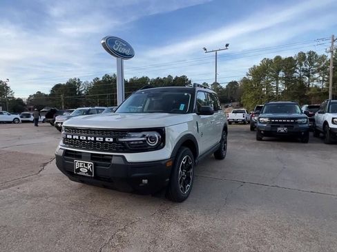 New 2025 Ford Bronco Sport Outer Banks image 2