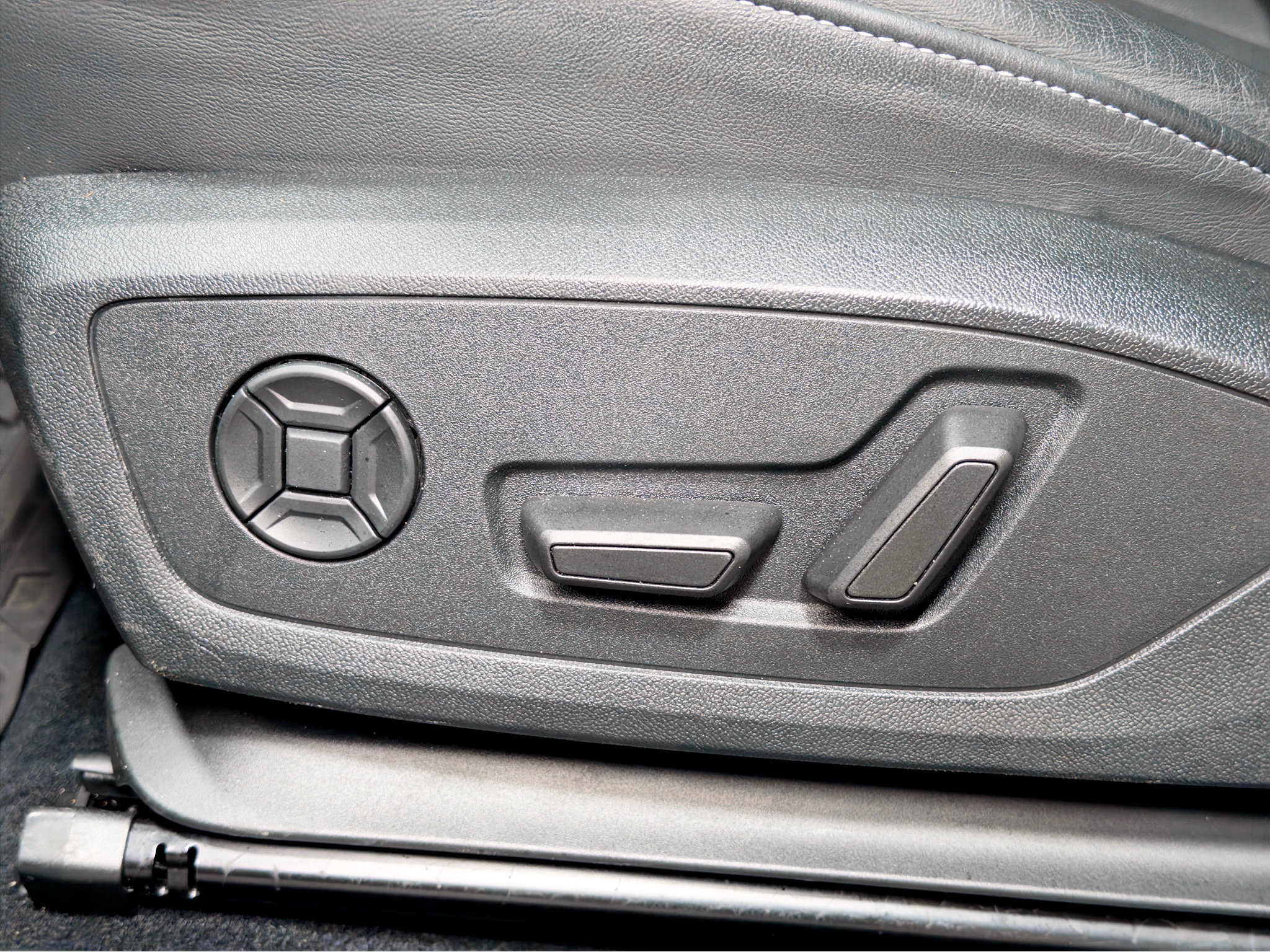 Used 2023 Audi Q4 e-tron Premium Plus AWD/4WD image 7