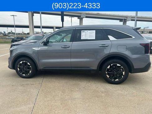 Used 2025 Kia Sorento S FWD image 6