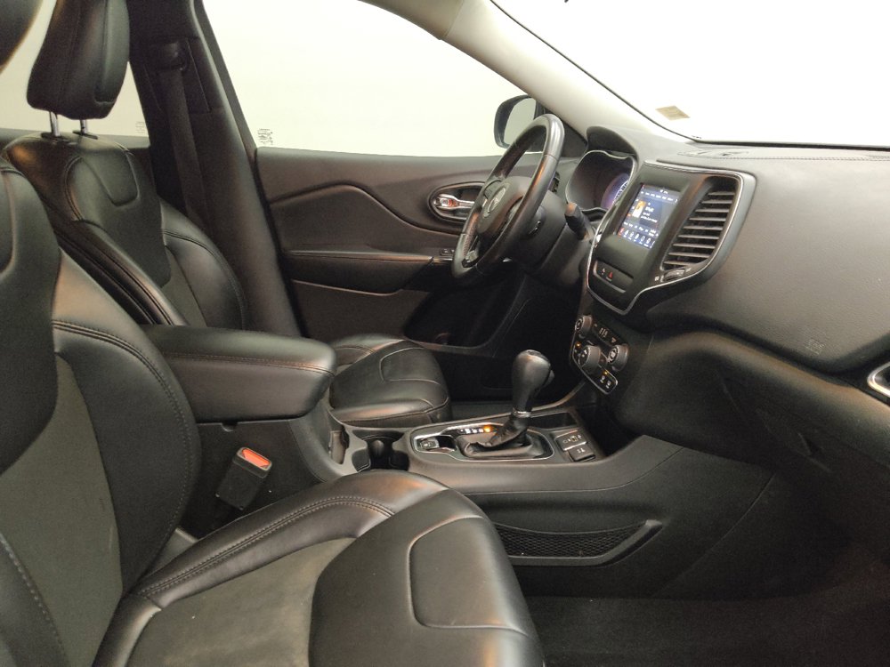 Used 2019 Jeep Cherokee Latitude Plus FWD image 21