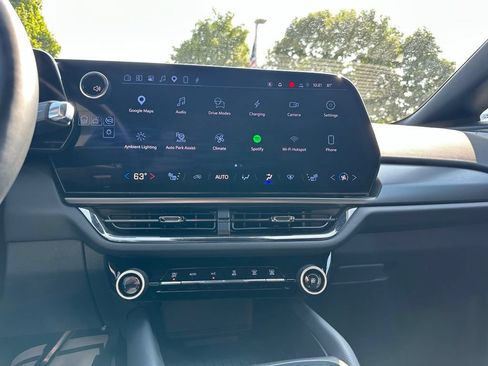 Used 2024 Chevrolet Equinox EV RS FWD image 16