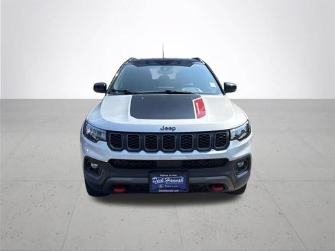 Used 2025 Jeep Compass Trailhawk AWD/4WD image 2