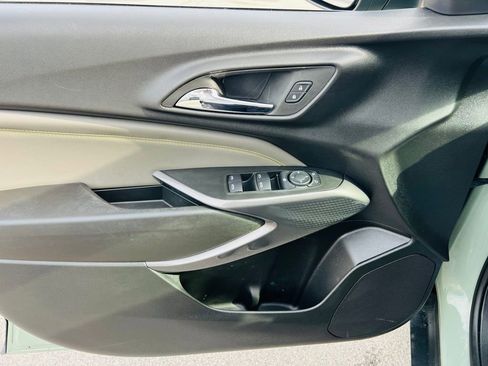 Used 2024 Chevrolet Trax ACTIV w/ Sunroof Package image 9