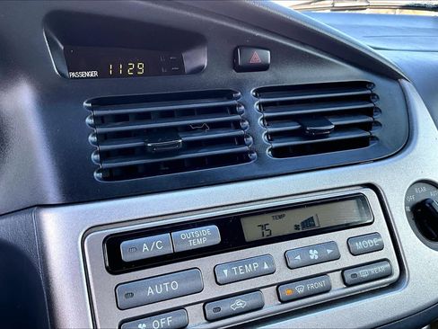 Used 2003 Toyota Sienna XLE image 32