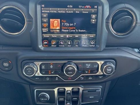 Used 2021 Jeep Gladiator Overland image 2