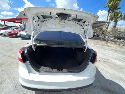 Used 2014 Ford Focus SE w/ Equipment Group 201A FWD image 11