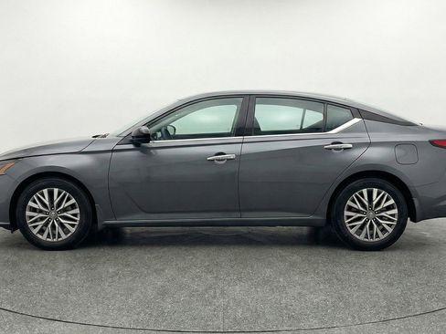 Used 2025 Nissan Altima 2.5 SV image 5