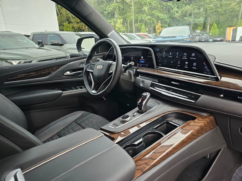 Used 2024 Cadillac Escalade ESV Sport Platinum w/ Heavy-Duty Trailer Package AWD/4WD image 10