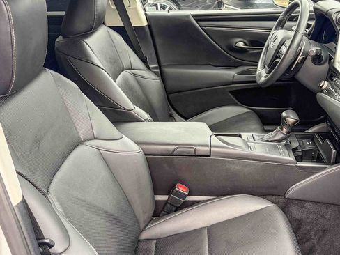 Used 2021 Lexus ES 300h w/ Accessory Package image 16