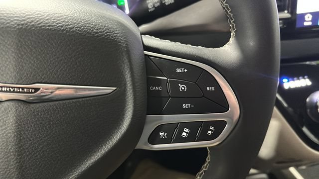 Used 2024 Chrysler Pacifica Touring-L FWD image 13