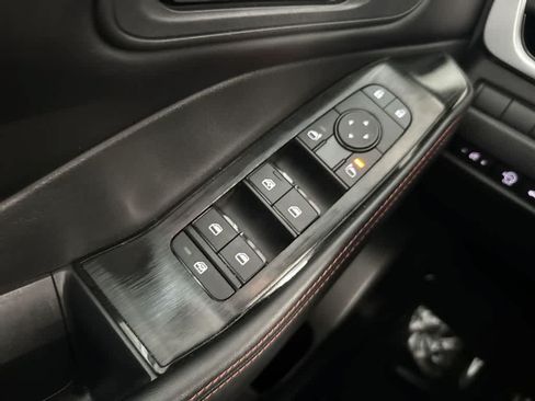 Used 2025 Nissan Rogue SV AWD/4WD image 16