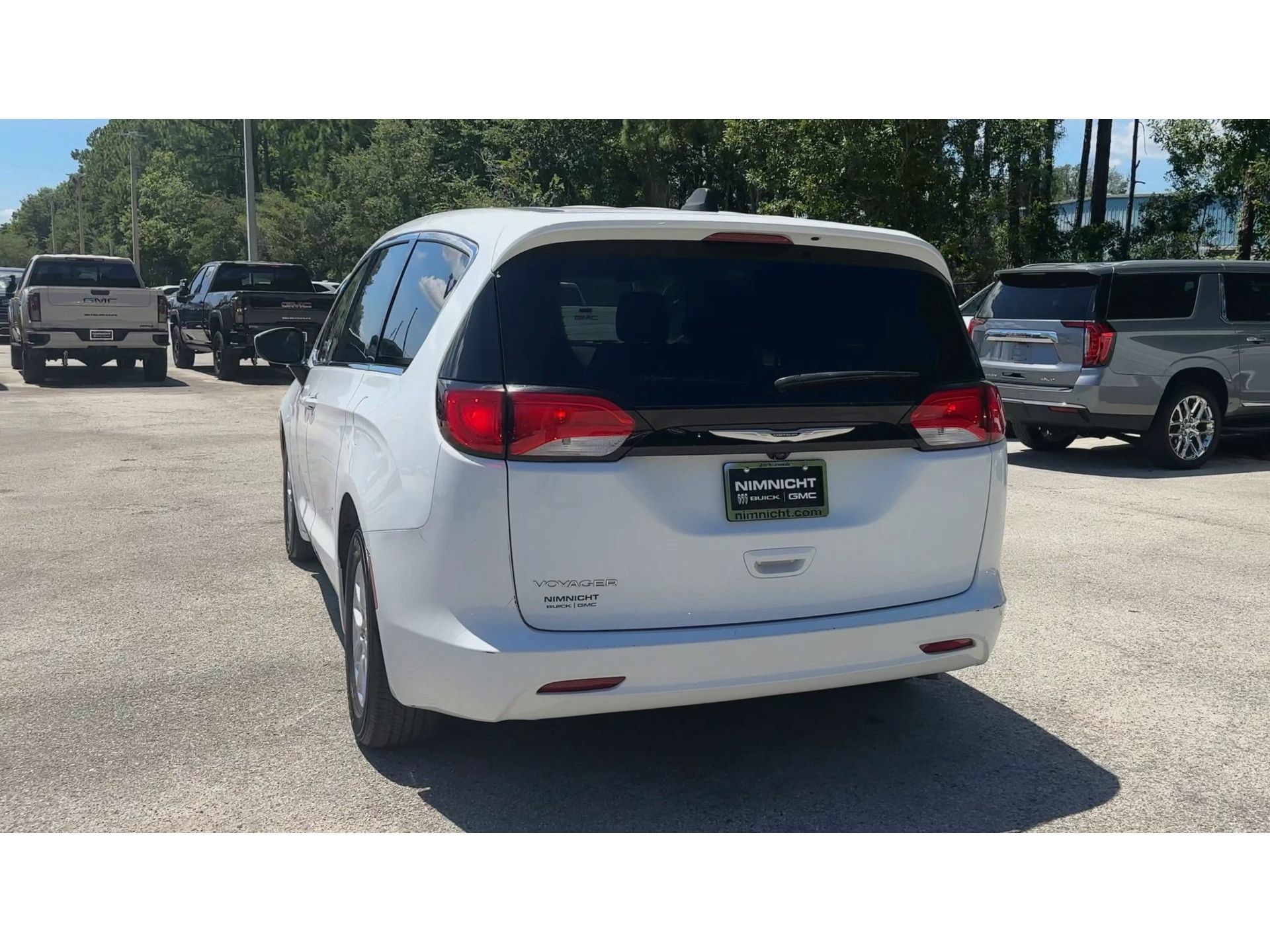 Used 2023 Chrysler Voyager LX FWD image 7