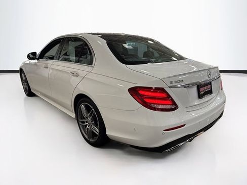 Used 2017 Mercedes-Benz E 300 4MATIC image 8
