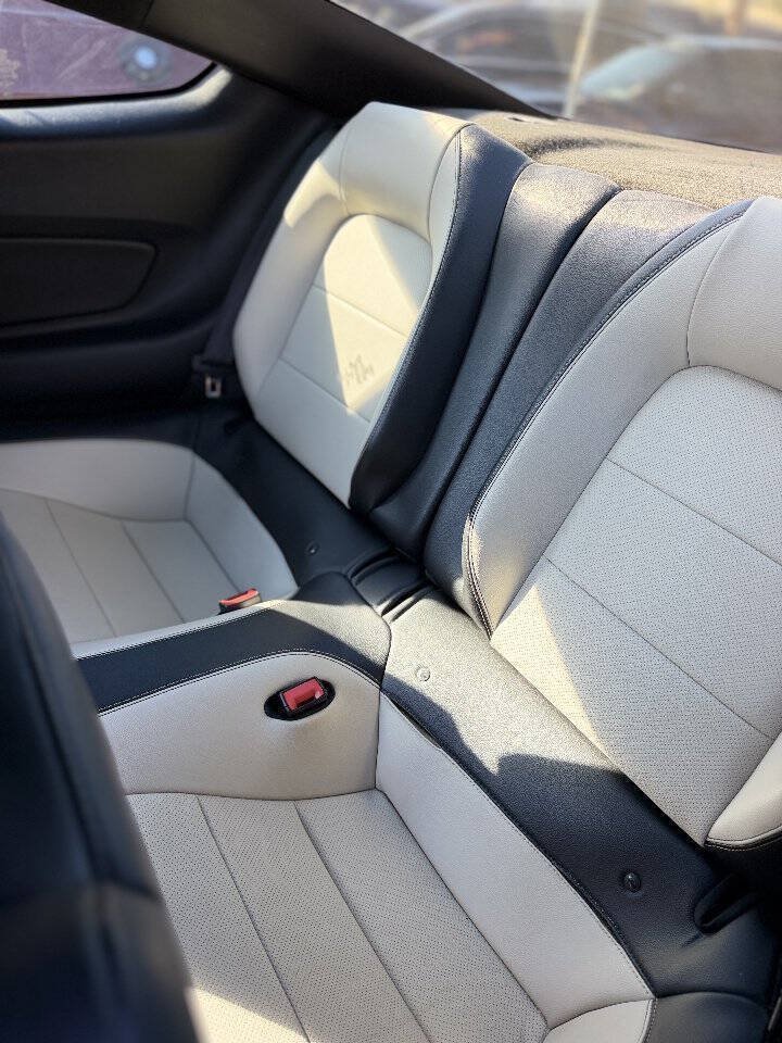 Used 2018 Ford Mustang Premium RWD image 14