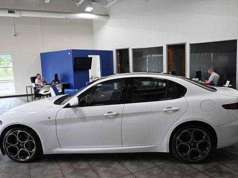 Used 2023 Alfa Romeo Giulia Ti AWD/4WD image 2