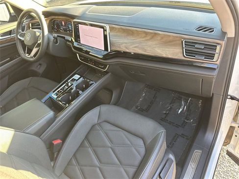 Used 2024 Volkswagen Atlas SE image 27