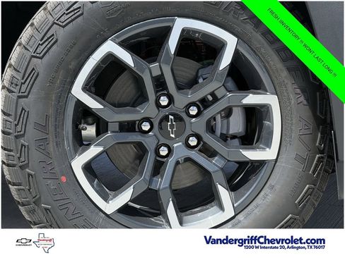 New 2026 Chevrolet Equinox ACTIV w/ Convenience Package III FWD image 9