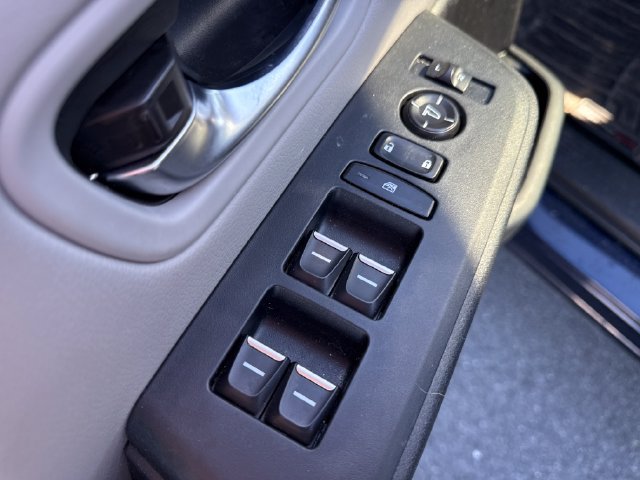 Used 2024 Honda Pilot Touring image 23