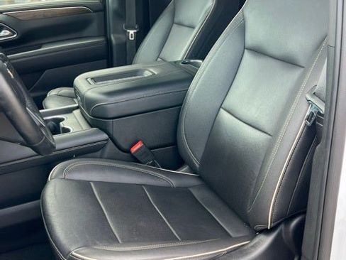 Used 2023 Chevrolet Suburban Premier image 12