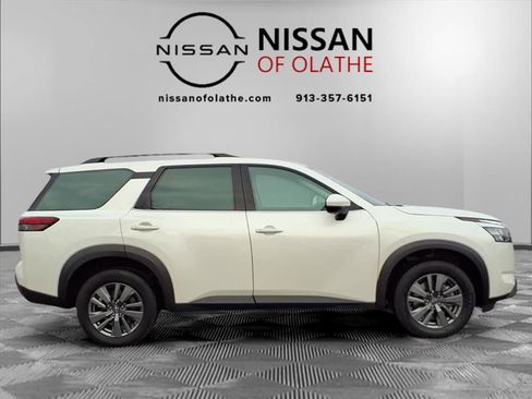 Certified 2024 Nissan Pathfinder SV image 29