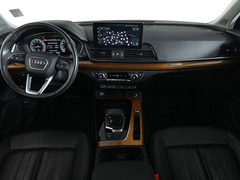 Used 2024 Audi Q3 2.0T Premium w/ Convenience Package image 9