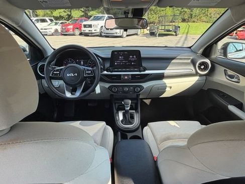 Used 2023 Kia Forte LXS w/ LXS Technology Package FWD image 3