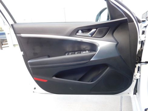 Used 2026 Genesis G70 2.5T image 10