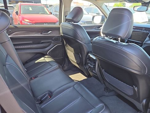 Used 2022 Jeep Grand Cherokee L Limited w/ MOPAR Finishing Package AWD/4WD image 17