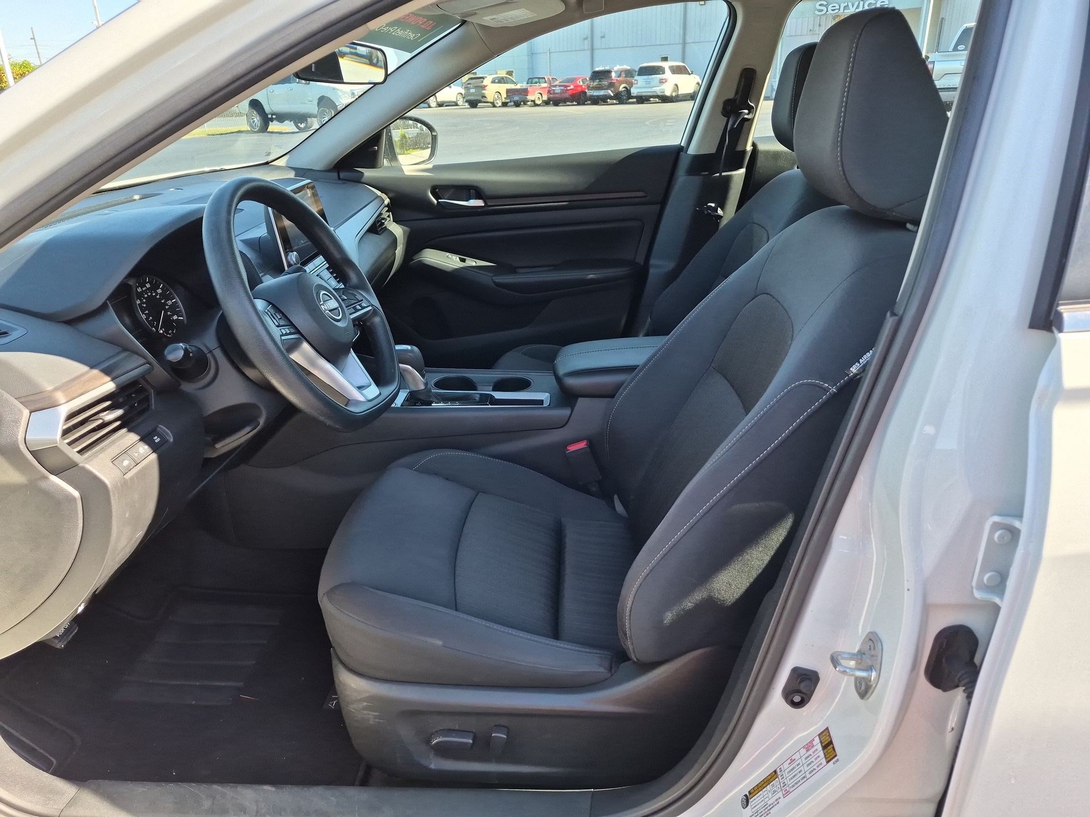 Used 2025 Nissan Altima 2.5 SV FWD image 15