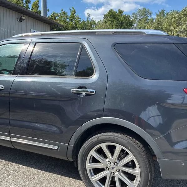 Used 2017 Ford Explorer Limited w/ Equipment Group 301A FWD image 4