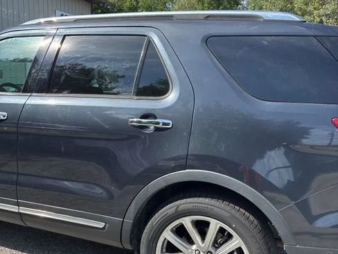 Used 2017 Ford Explorer Limited w/ Equipment Group 301A FWD image 4