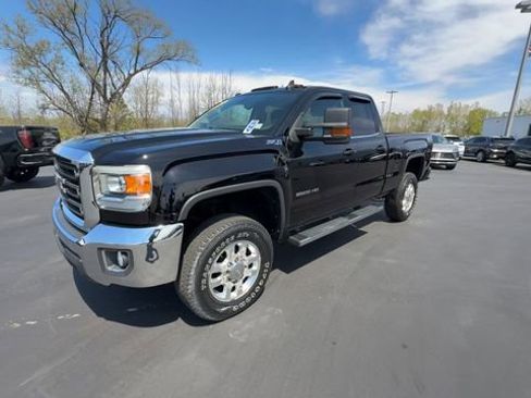 Used 2015 GMC Sierra 2500 SLE w/ SLE Preferred Package AWD/4WD image 4