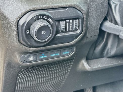 Used 2022 Jeep Wrangler Unlimited Sahara AWD/4WD image 11