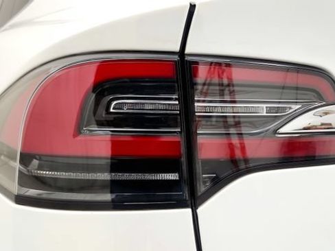 Used 2018 Tesla Model X 75D AWD/4WD image 27