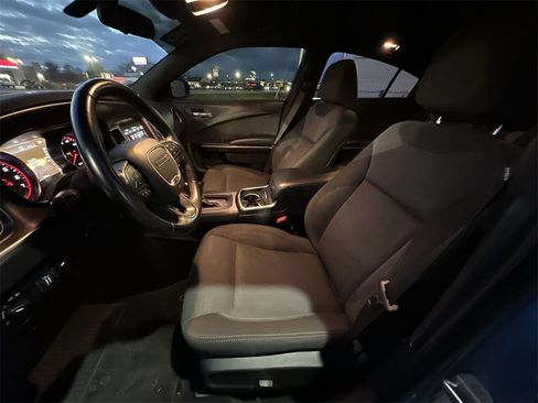 Used 2018 Dodge Charger SXT image 11
