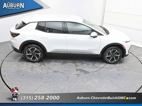 New 2026 Chevrolet Equinox EV LT image 31