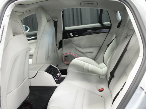 Certified 2022 Porsche Panamera 4S image 22