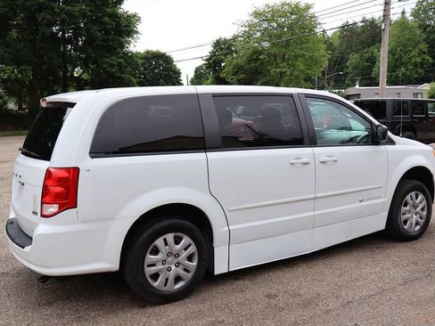 Used 2016 Dodge Grand Caravan SE w/ Quick Order Package 29E SE FWD image 12