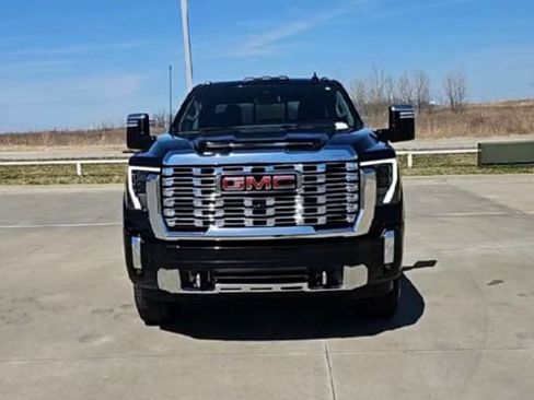 Used 2024 GMC Sierra 2500 Denali AWD/4WD image 3