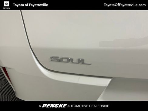 Used 2025 Kia Soul LX FWD image 17