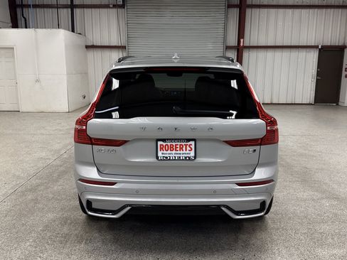 Used 2025 Volvo XC60 B5 Plus image 17
