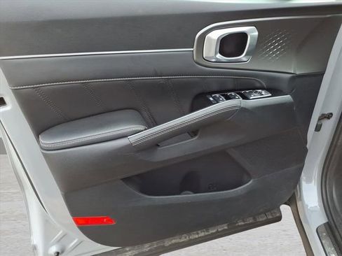 Used 2023 Kia Sorento SX image 16