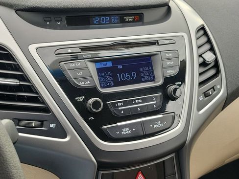 Used 2016 Hyundai Elantra SE image 30