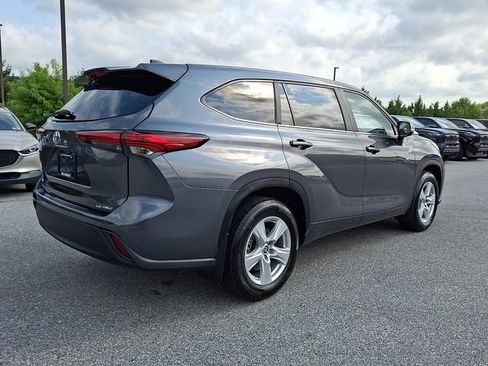 Used 2023 Toyota Highlander LE AWD/4WD image 6