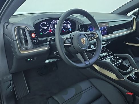 Certified 2026 Porsche Cayenne Coupe AWD/4WD image 4