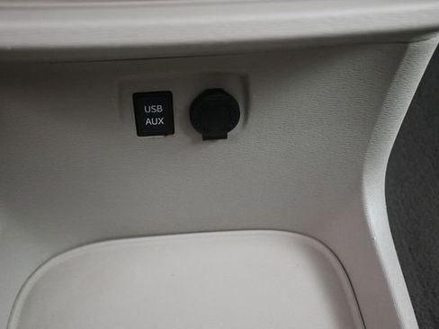 Used 2013 Toyota Sienna LE FWD image 9