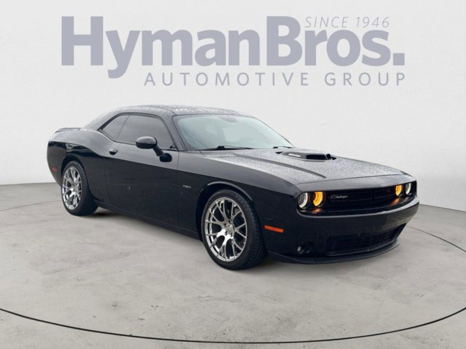 Used 2016 Dodge Challenger R/T RWD image 1