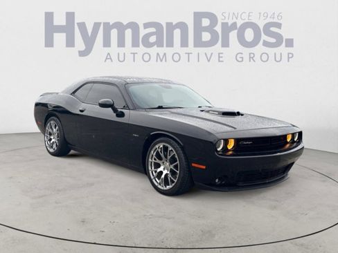 Used 2016 Dodge Challenger R/T image 1