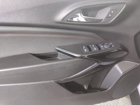 Used 2024 Chevrolet Trax RS w/ Sunroof Package image 9