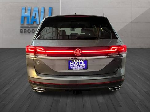 Certified 2025 Volkswagen Atlas SE image 4